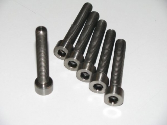 Achsschrauben aus Titan 